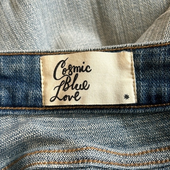 NWT COSMIC BLUE LOVE Size 28 Petite Capri light wash - Picture 6 of 8